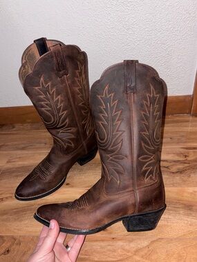Ariat Women's Heritage Western Boots round toe, leather - size 6.5